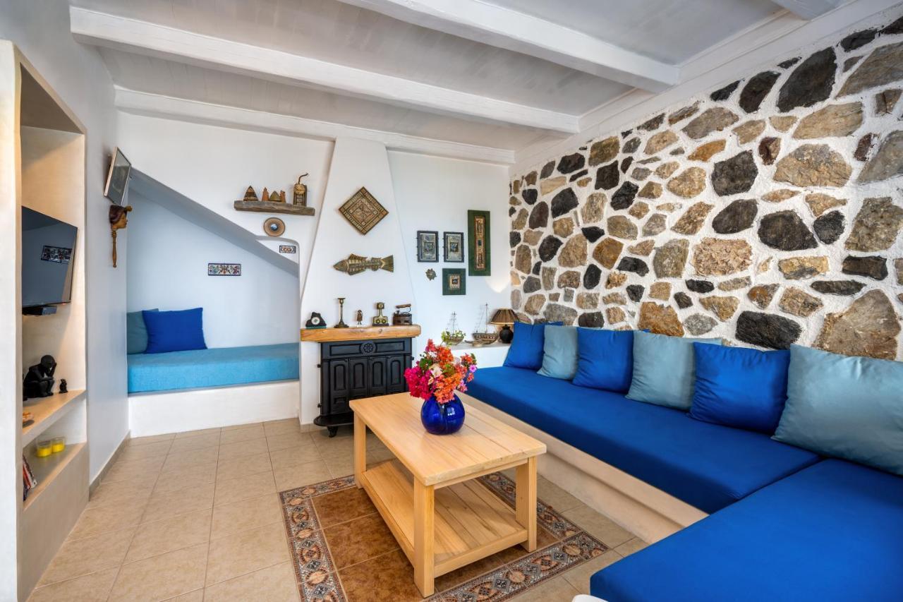 Moschatos Beach House Kamari  Exterior photo