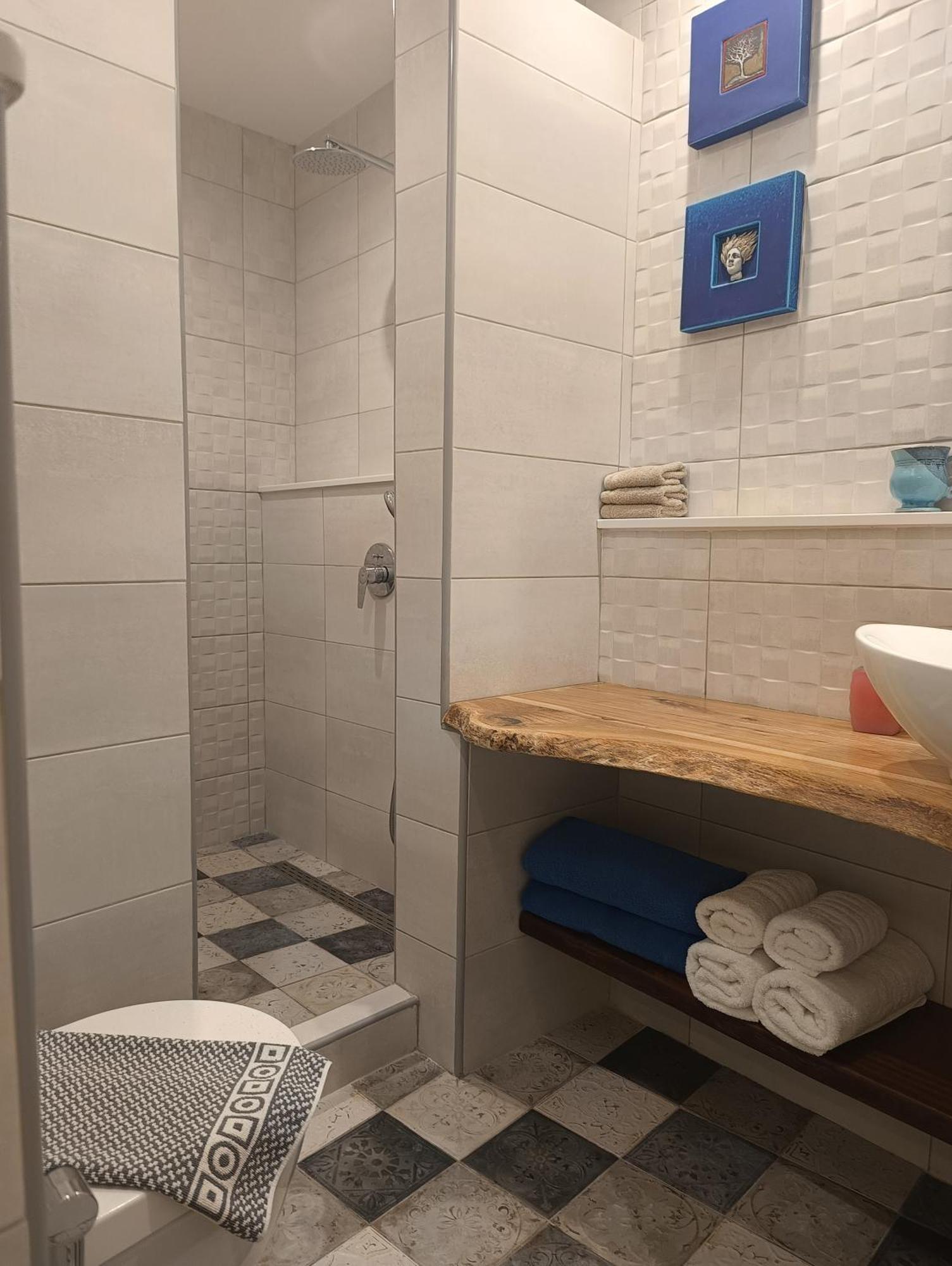Moschatos Beach House Kamari  Room photo